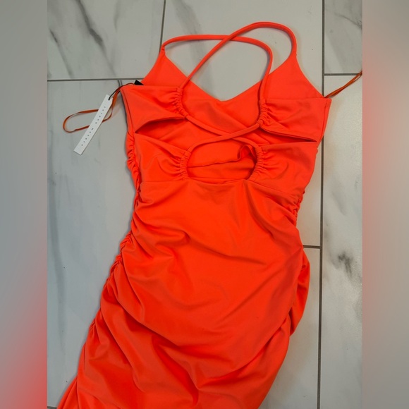 V front cross back gathered dress - size large - Picture 6 of 9